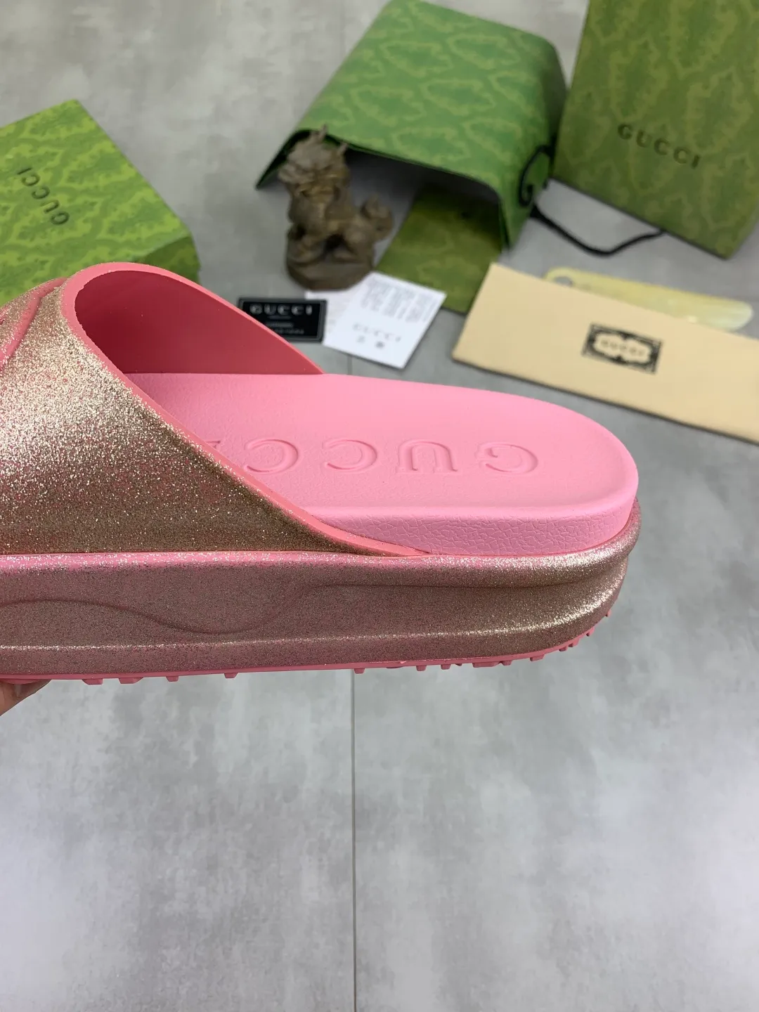Men's Men's Shoes 💰P340💰【New】High version 🎁🎁🎁 GUCCI New Year of the Snake casual slippers, original official website, perfect workmanship, transmitting a kind of noble luxury, sublimating its definition of luxury in Gucci's high-end extraordinary craftsmanship. Original Gucci double G combination outsole, code number: 35-46, complete package